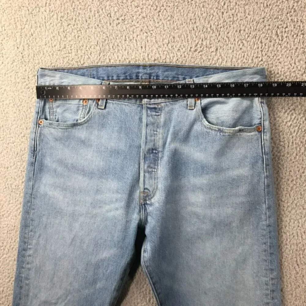 LEVIS 501 Mens 36x32 Original Fit Straight Leg Button Fly Light Wash Denim Jeans